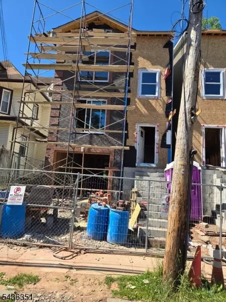14 Cliff St, Newark, NJ 07106