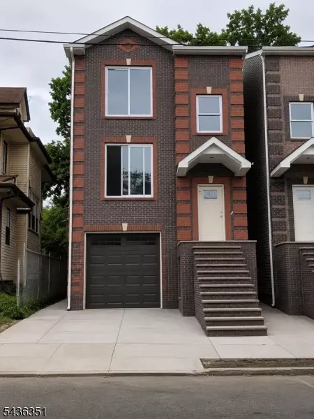 14 Cliff St, Newark, NJ 07106