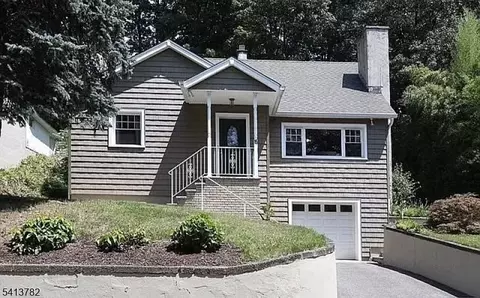 15 High Mountain Rd, Oakland, NJ 07436