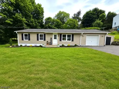 5 Ravine Dr, Newton, NJ 07860