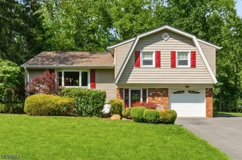 9 Jayne Ter, Ringwood, NJ 07456