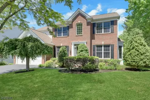 81 Lafayette Cir #81, Totowa, NJ 07512