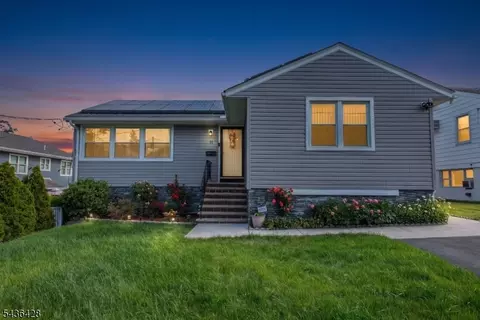 11 Hansen St, Lodi, NJ 07644