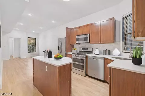 340 Pavonia Ave #1R, Jersey City, NJ 07302