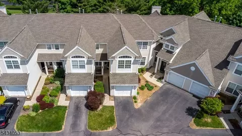 1274 Fairview Cir, Stewartsville, NJ 08886