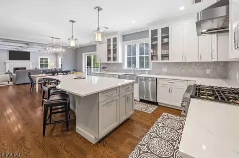 Kitchen - 2 Weimer Ct, Allendale, NJ 07401 photo 2 of 2