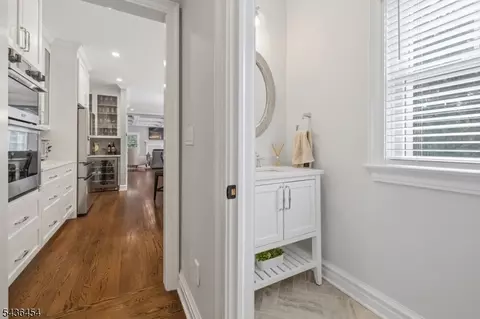 Entry Way - 2 Weimer Ct, Allendale, NJ 07401 photo 5 of 7