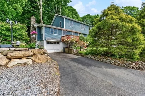 61 Tamarack Trl, Stockholm, NJ 07460