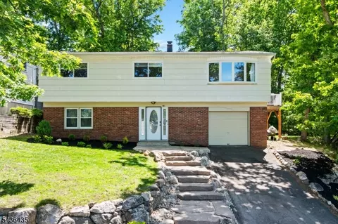 101 Pocono Trl, Hopatcong, NJ 07843
