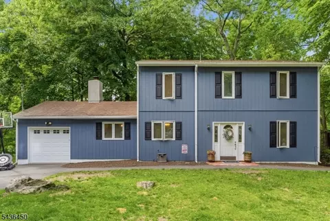 3 Crows Nest Rd, Byram Twp, NJ 07821