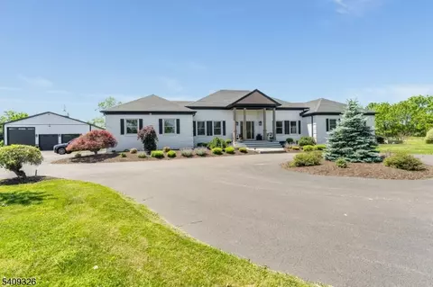 16 Wolverton Rd, Pittstown, NJ 08867