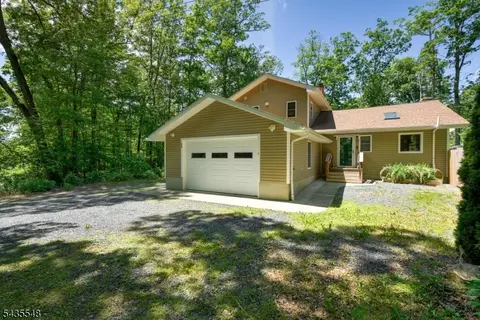 11 Mt Crest Rd, Jefferson, NJ 07438