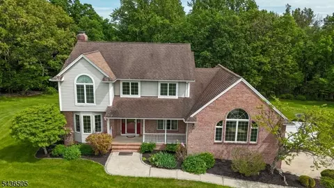 6 Meadow Lake Dr, Hardwick Twp, NJ 07825