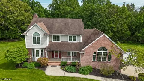 6 Meadow Lake Dr, Hardwick Twp, NJ 07825