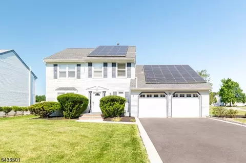 80 Sturbridge Dr, Piscataway, NJ 08854