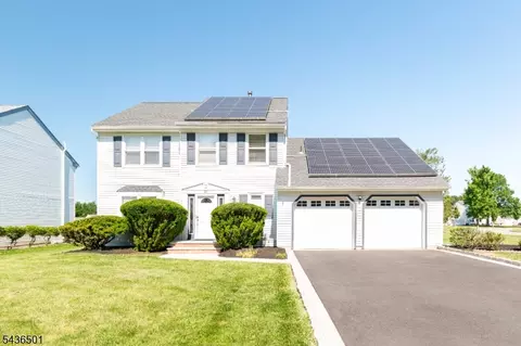 80 Sturbridge Dr, Piscataway, NJ 08854