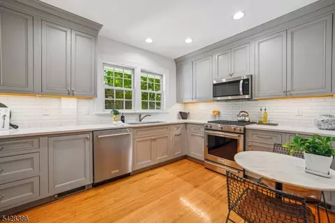 Kitchen - 148 Beekman Rd, Summit, NJ 07901 photo 1 of 2