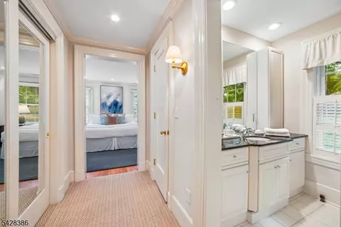 Entry Way - 148 Beekman Rd, Summit, NJ 07901 photo 2 of 2