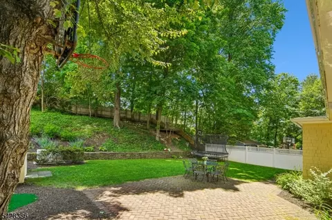 Exterior - 148 Beekman Rd, Summit, NJ 07901 photo 3 of 5