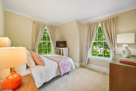 Bedroom - 148 Beekman Rd, Summit, NJ 07901 photo 5 of 7