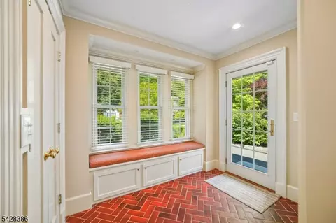 Entry Way - 148 Beekman Rd, Summit, NJ 07901 photo 1 of 2