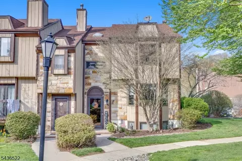 93 Nottingham Sq, Washington Twp, NJ 07853