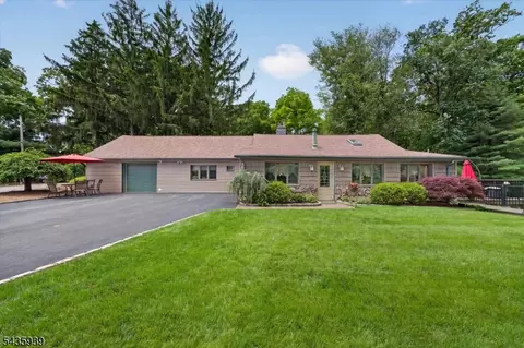 11 Rocky Point Rd, Hewitt, NJ 07421