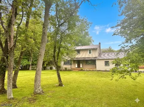 4 Laurel Pl, Chester, NJ 07930