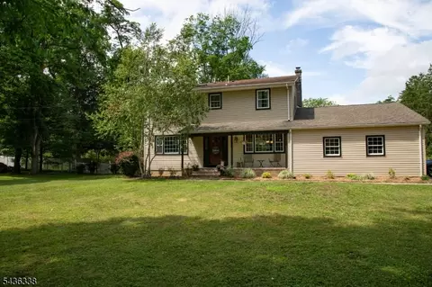 4 Laurel Pl, Chester, NJ 07930