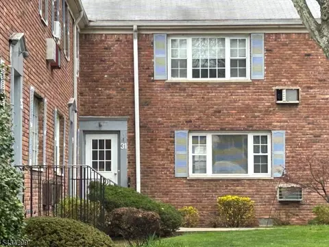 31 Wedgewood Dr #62, Verona, NJ 07044