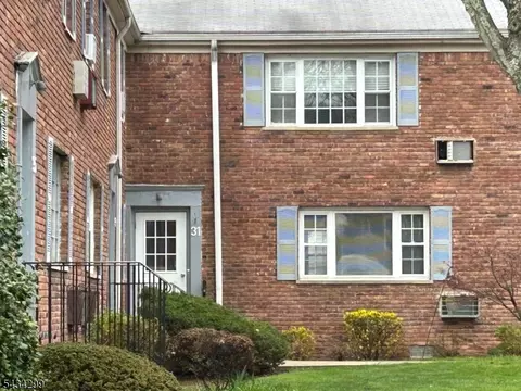 31 Wedgewood Dr #62, Verona, NJ 07044