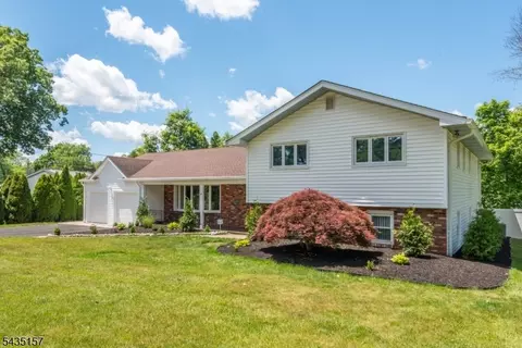 68 Mandeville Dr, Wayne, NJ 07470 photo 2