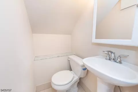 68 Mandeville Dr, Wayne, NJ 07470 photo 18