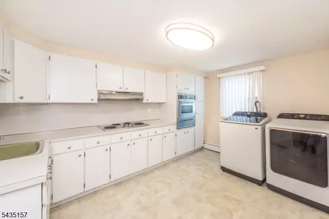 68 Mandeville Dr, Wayne, NJ 07470 photo 21