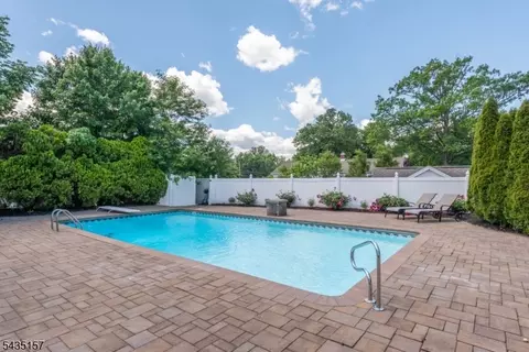68 Mandeville Dr, Wayne, NJ 07470 photo 22