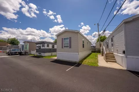 47 Helen Dr, Moonachie, NJ 07074