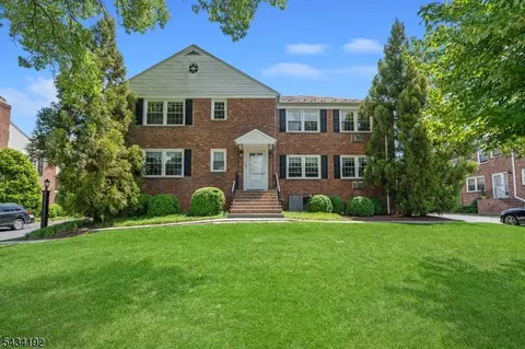 68-86 New England Ave #32, Summit, NJ 07901