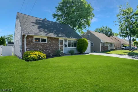 420 Decatur Ave, Middlesex, NJ 08846