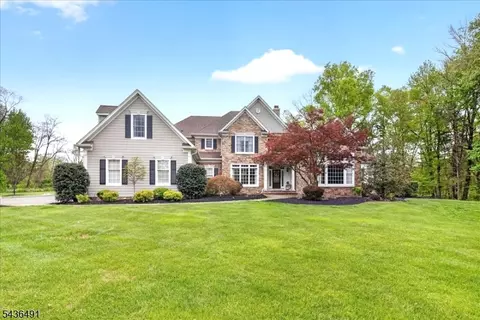 3 Raymond Ln, Belle Mead, NJ 08502