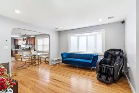 246 E 2nd Ave, Roselle, NJ 07203 photo 2