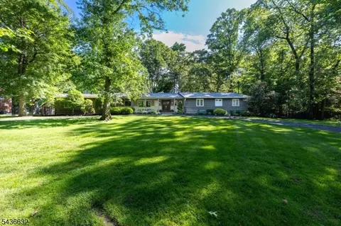 15 Heritage Ln, Scotch Plains, NJ 07076