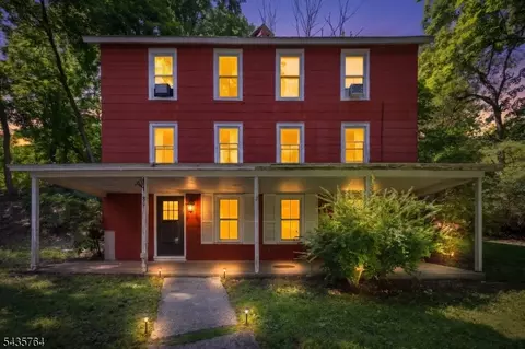 89 W End Ave, Newton, NJ 07860