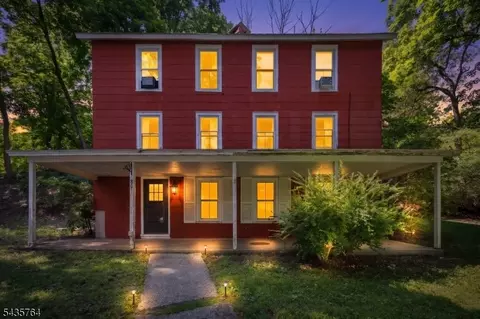 89 W End Ave, Newton, NJ 07860