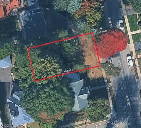 305 3rd St, Clifton City, NJ 07011