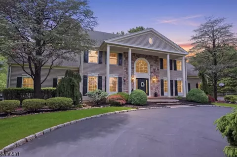 9 Proprietor Ln, Whitehouse Station, NJ 08889