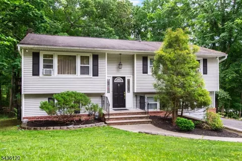 325 Conklintown Rd, Ringwood, NJ 07456