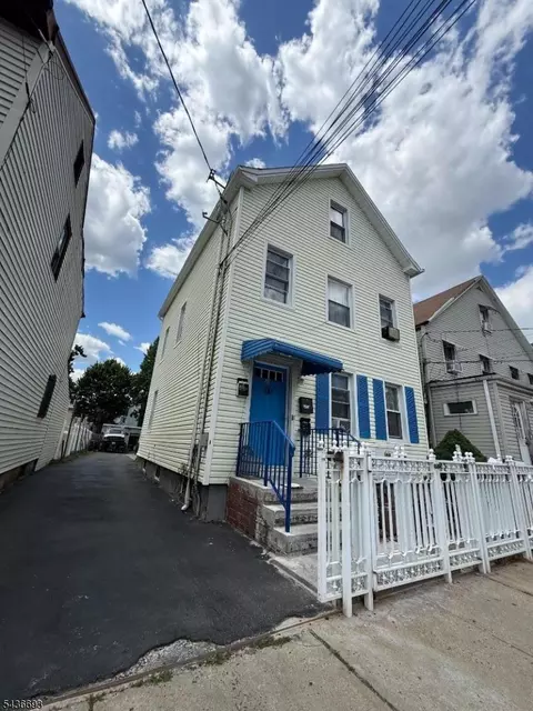 40 Smith St, Elizabeth, NJ 07201