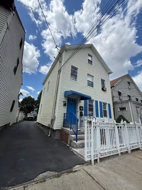 40 Smith St, Elizabeth, NJ 07201