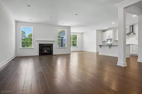 52 Eastwood Ter, East Hanover, NJ 07936