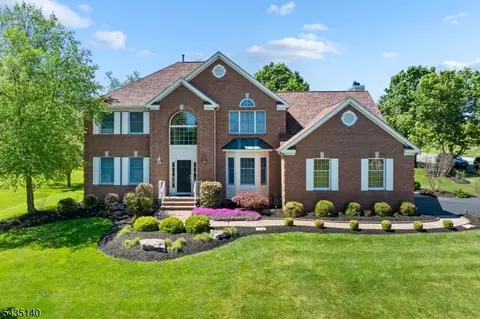 4 Hastings Rd, Belle Mead, NJ 08502